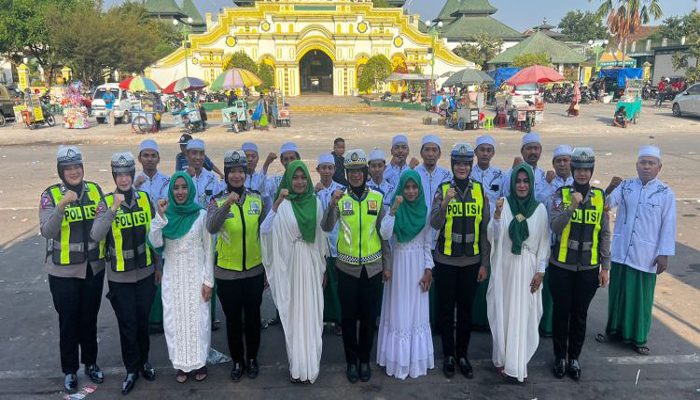 Polres Sumenep Terjunkan Puluhan Personil Polwan Dalam Pengamanan JJS Peringati HUT Santri 2023