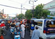 Respon Cepat Polisi dan Relawan Amankan ODGJ yang Acungkan Sajam di Pasar Besar Malang Kota