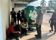 Salut Polisi Bantu Dorong Bajaj Pemudik Asal Jakarta Tujuan Banyuwangi yang Mogok di Mojokerto