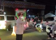 Petugas Pos Pam Turun Tangan Mengatasi Kepadatan Arus Balik Ramadhan 2024 di Lampu Merah Kadipaten